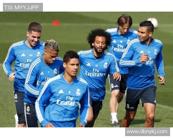 四大足球巨星同场竞技风云再起精彩对决引发全球瞩目