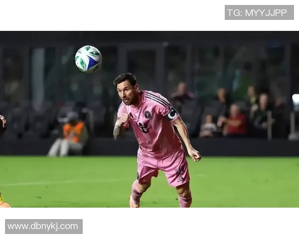 揭秘当代足球球星真实球技与场上表现背后隐藏的实力因素 揭秘当代足球球星真实球技与场上表现背后隐藏的实力因素