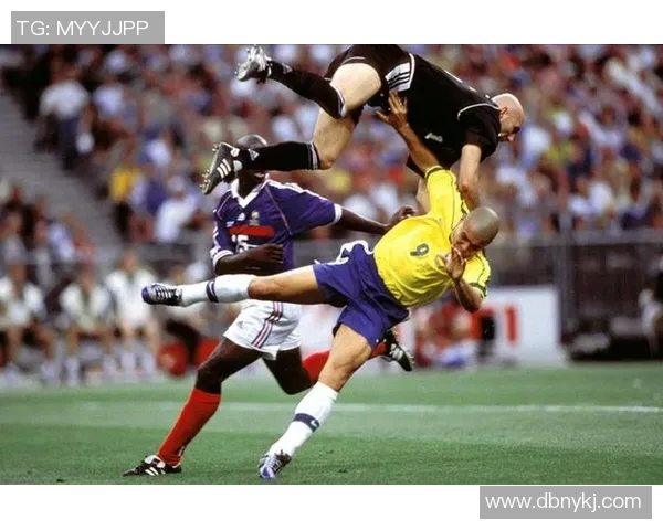 时光足球球星卡：回溯经典瞬间，见证传奇球员风采