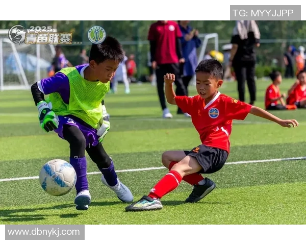 曾经穿上军装的足球巨星们 他们如何在军旅生涯中锤炼球场技艺