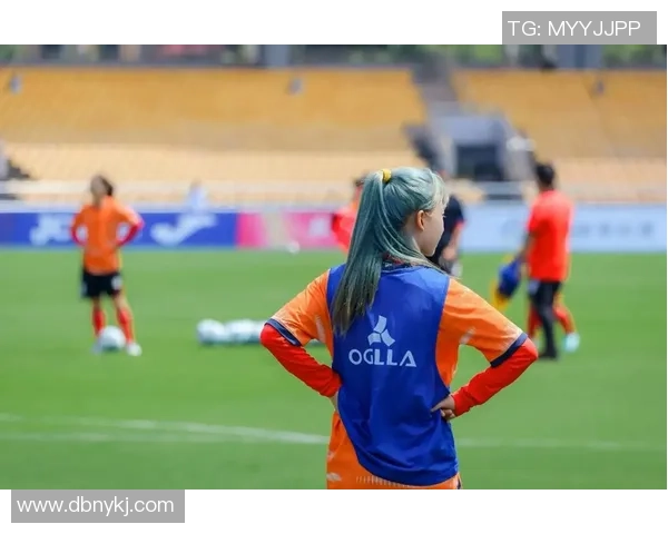 朴彩英的足球球星背景揭秘及她对足球的热爱与影响