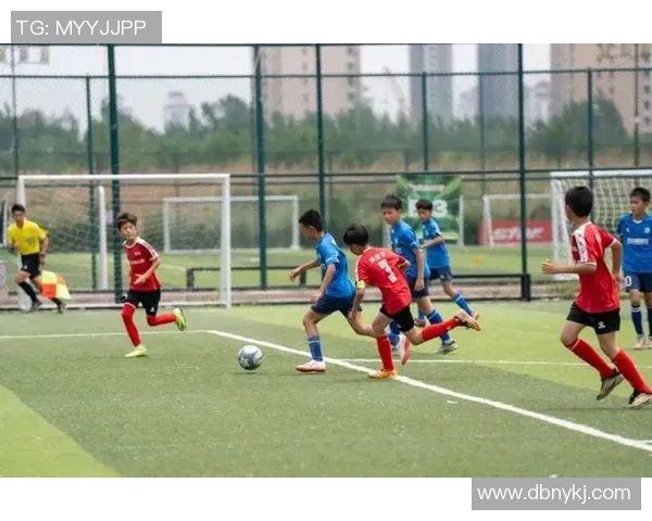 汉中足球球星拼搏绿茵赛场点燃城市激情书写属于家乡的辉煌