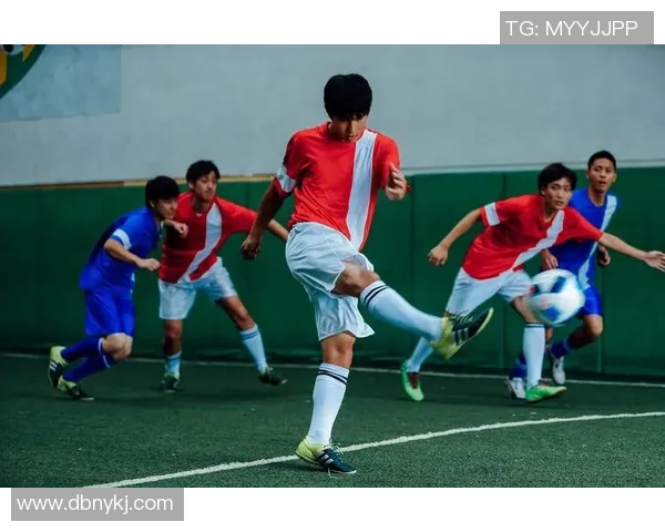 足球巨星争锋对决 球员风采与荣耀之路的精彩演绎