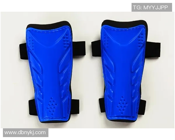 足球球星护腿挡板设计与防护性能探索及运动员安全表现分析